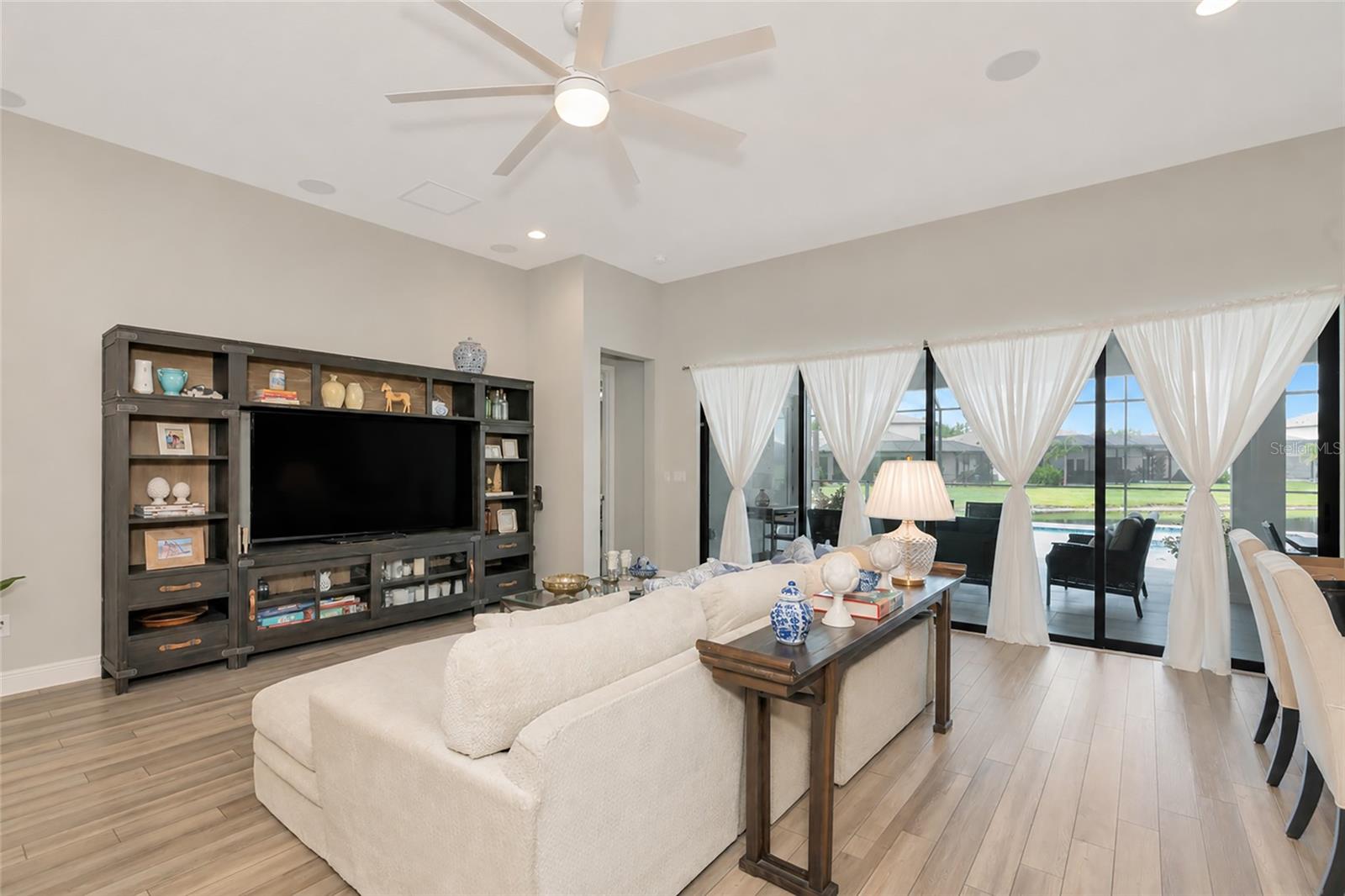 9211 ISABELLA CIR — photo 8