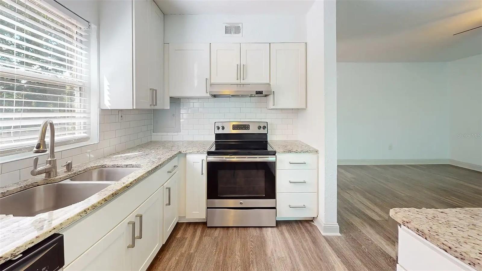 1411 S LORENZO AVE #03 — photo 2