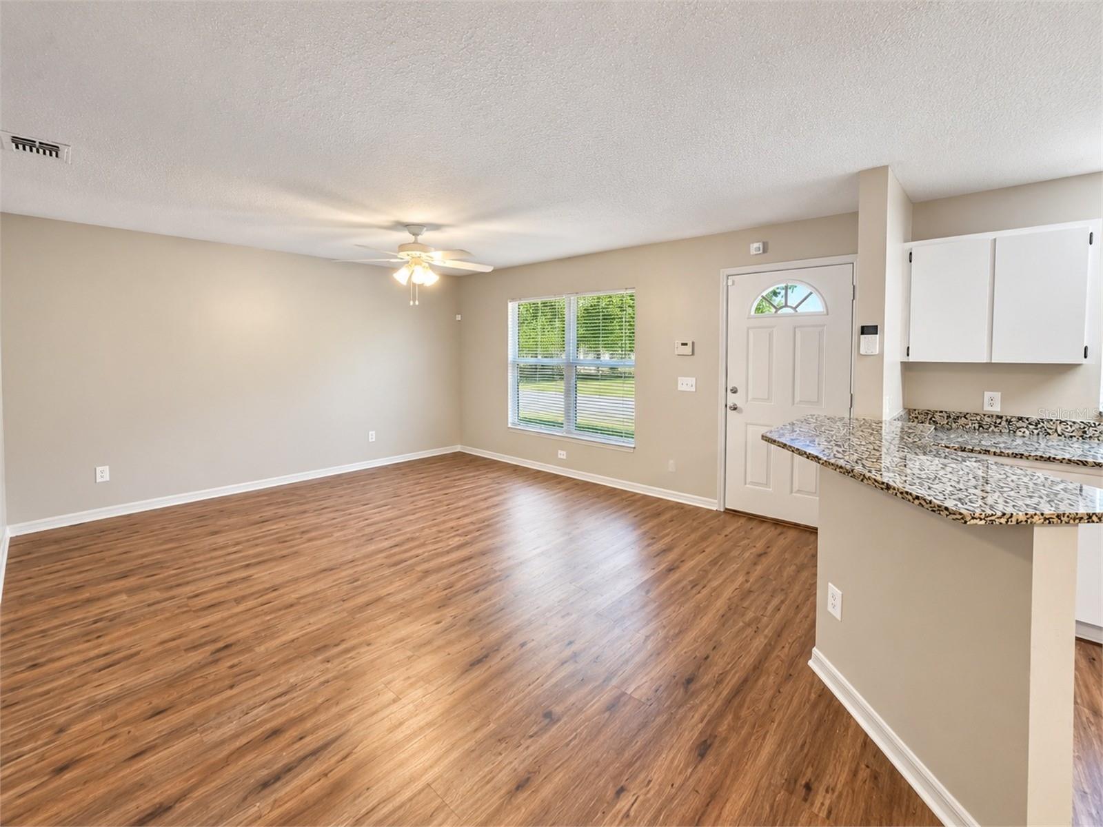 3304 E MOHAWK AVE — photo 4