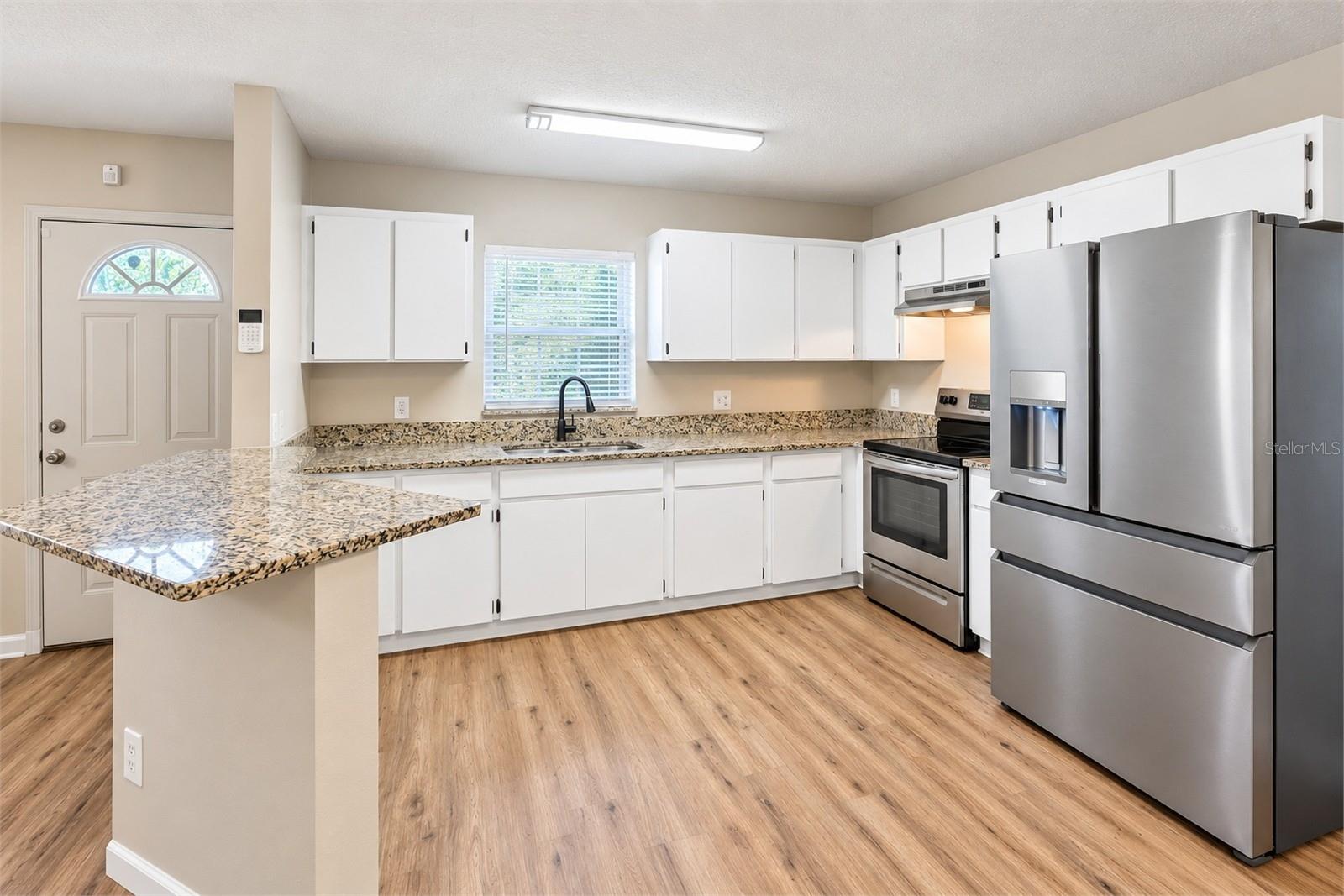 3304 E MOHAWK AVE — photo 3