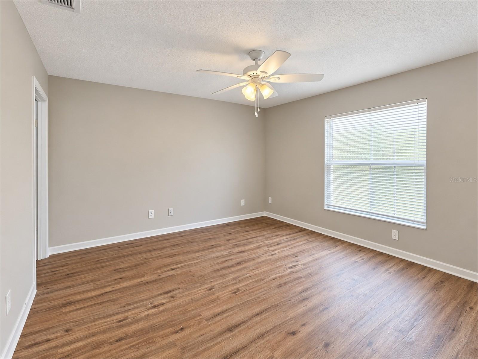 3304 E MOHAWK AVE — photo 5