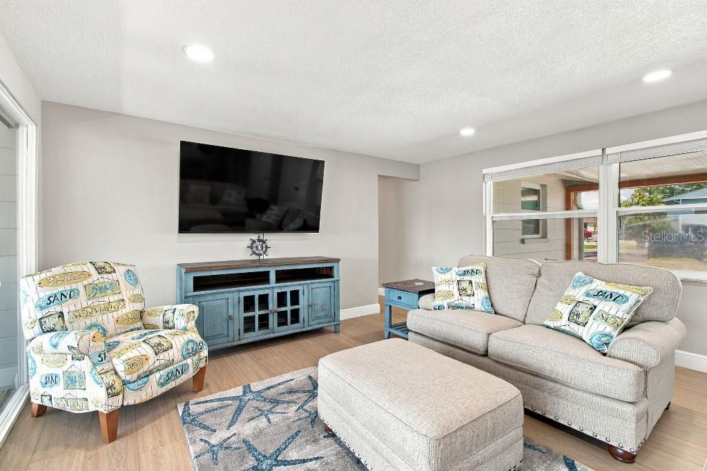 10744 DRUMMOND RD — photo 34