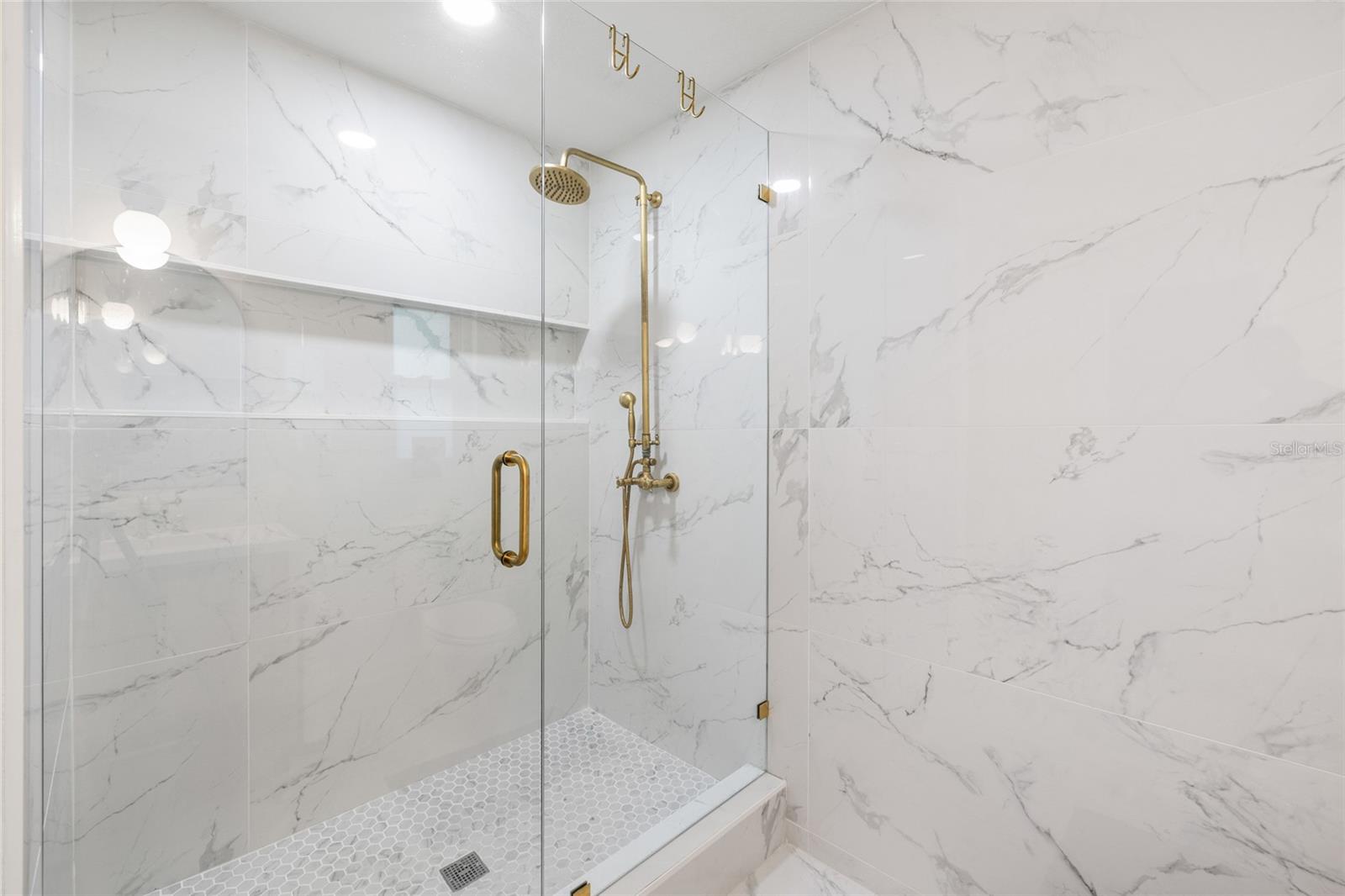 7231 WOODBROOK DR — photo 32