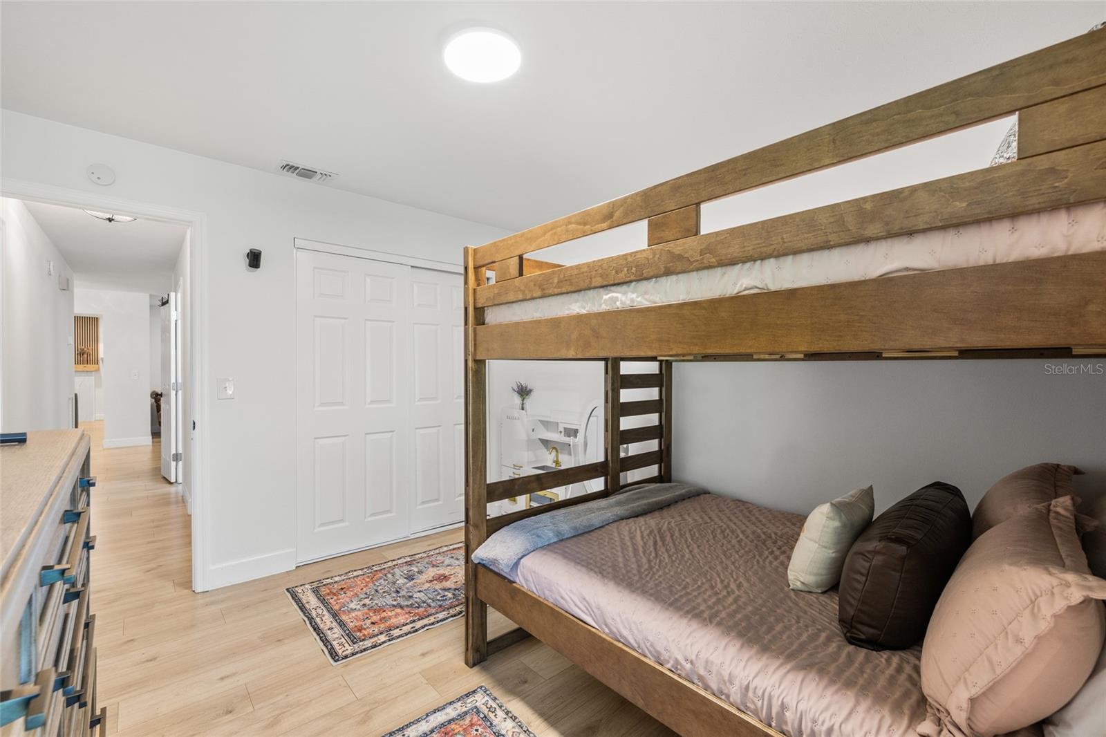7231 WOODBROOK DR — photo 36