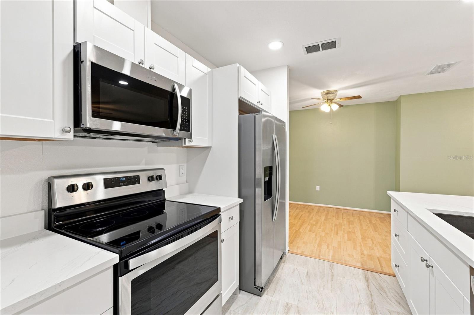 4331 SWALLOWTAIL DR — photo 8