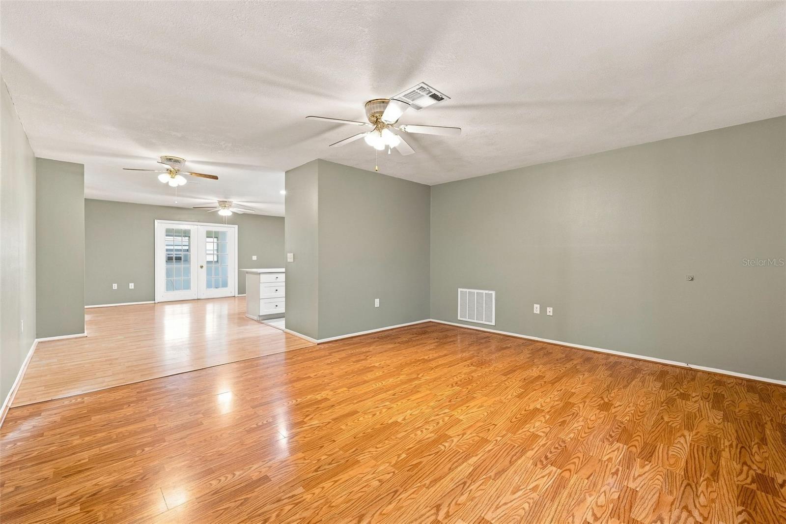 4331 SWALLOWTAIL DR — photo 2