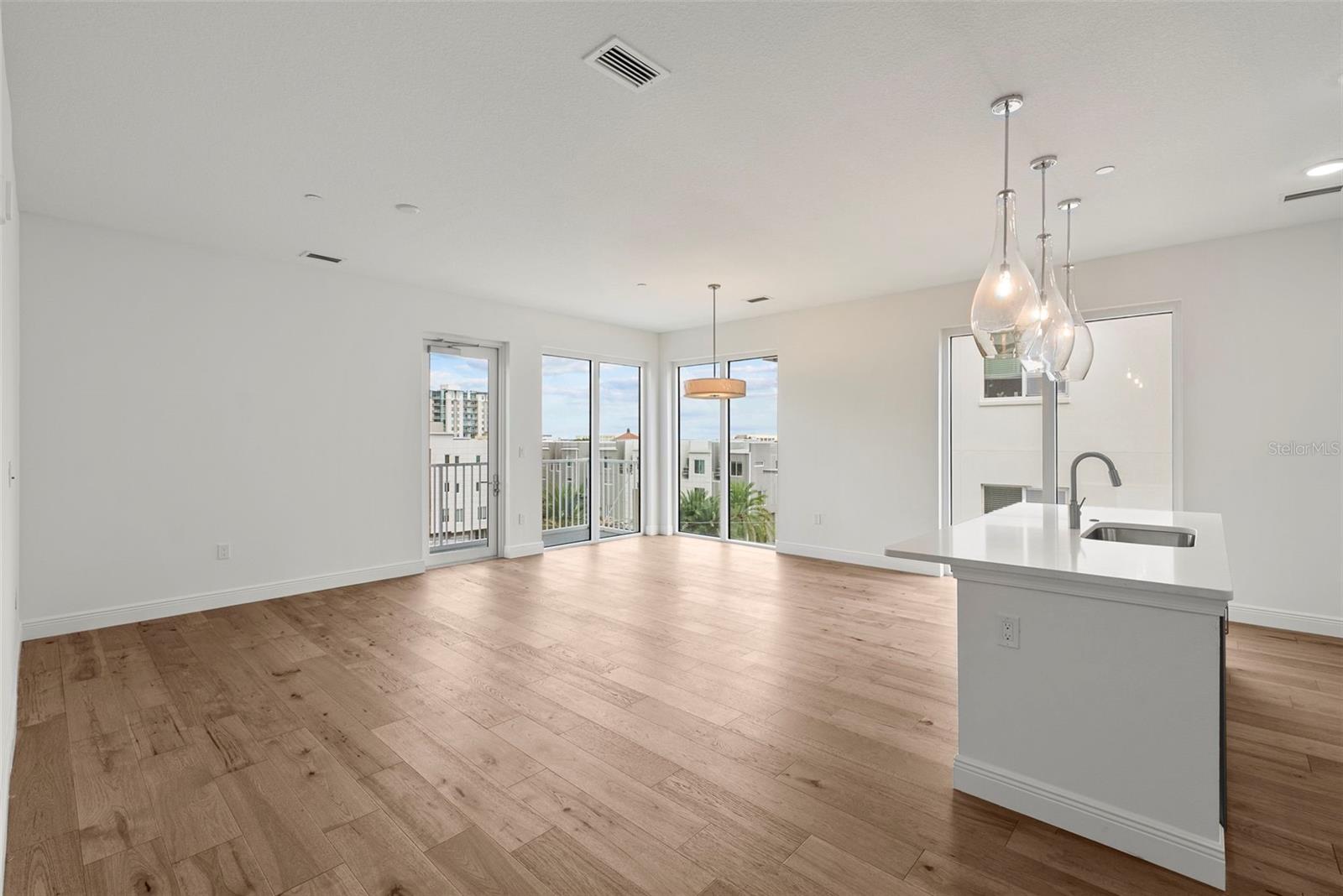 600 3RD AVE S #406 — photo 3