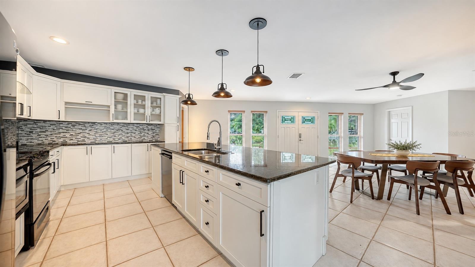 5211 INVERNESS DR — photo 8