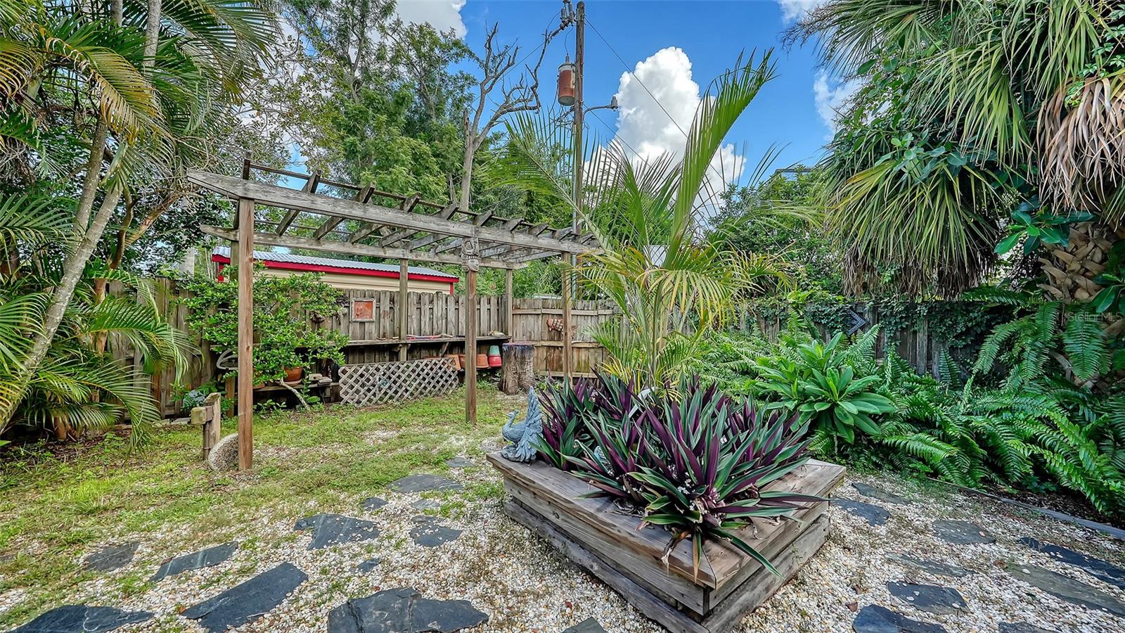 5211 INVERNESS DR — photo 27