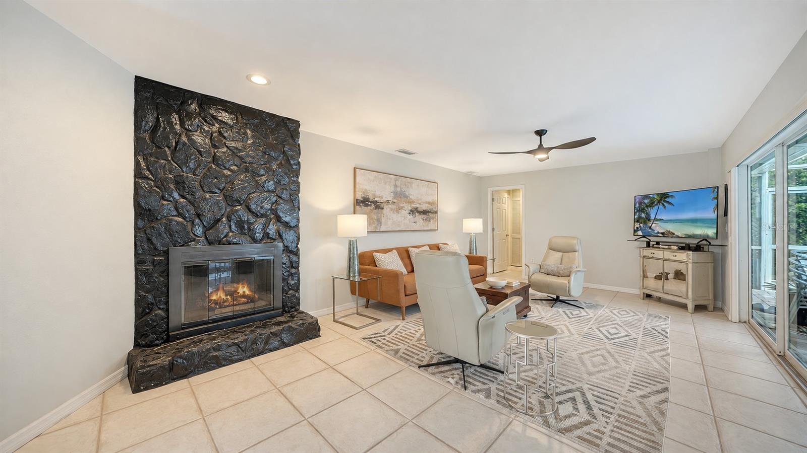 5211 INVERNESS DR — photo 12