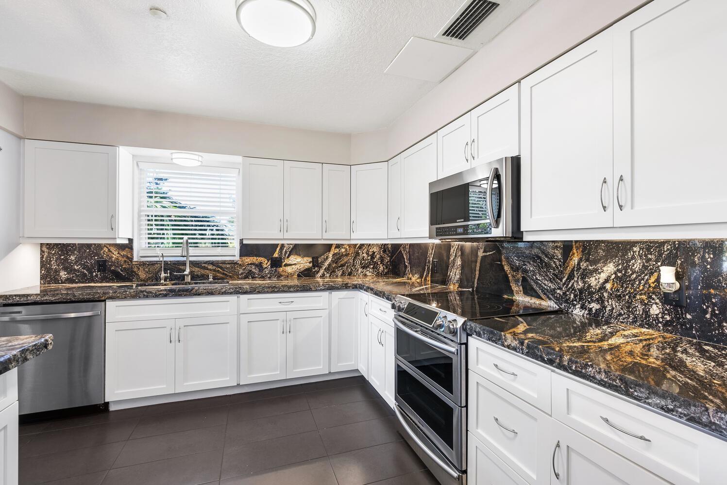 651 AVENIDA DEL NORTE — photo 14