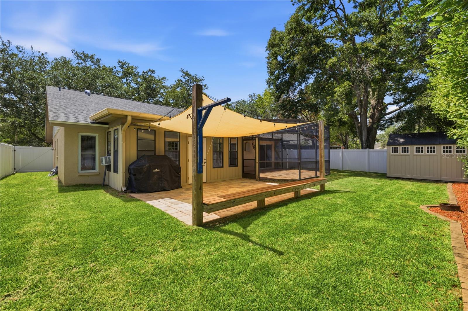 1570 CLUB DR — photo 26