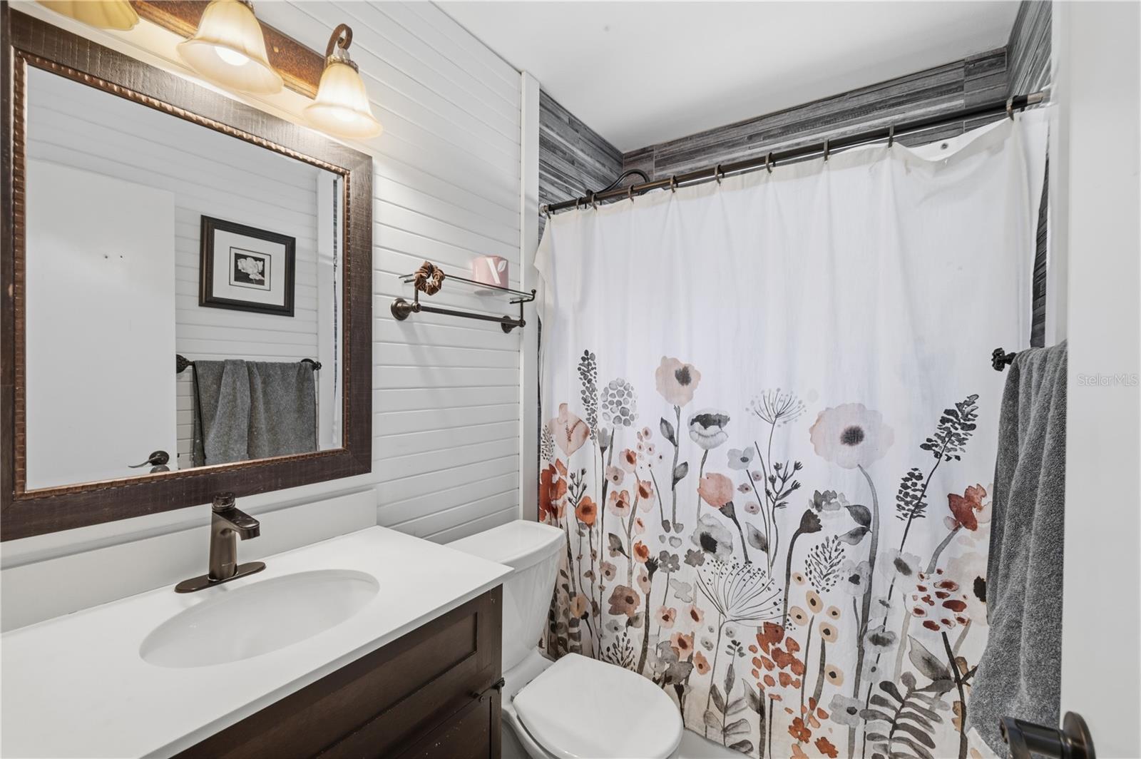 1570 CLUB DR — photo 19