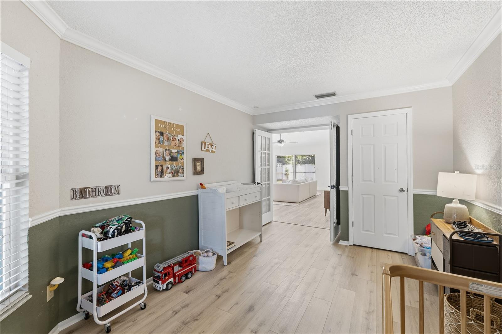 1570 CLUB DR — photo 18