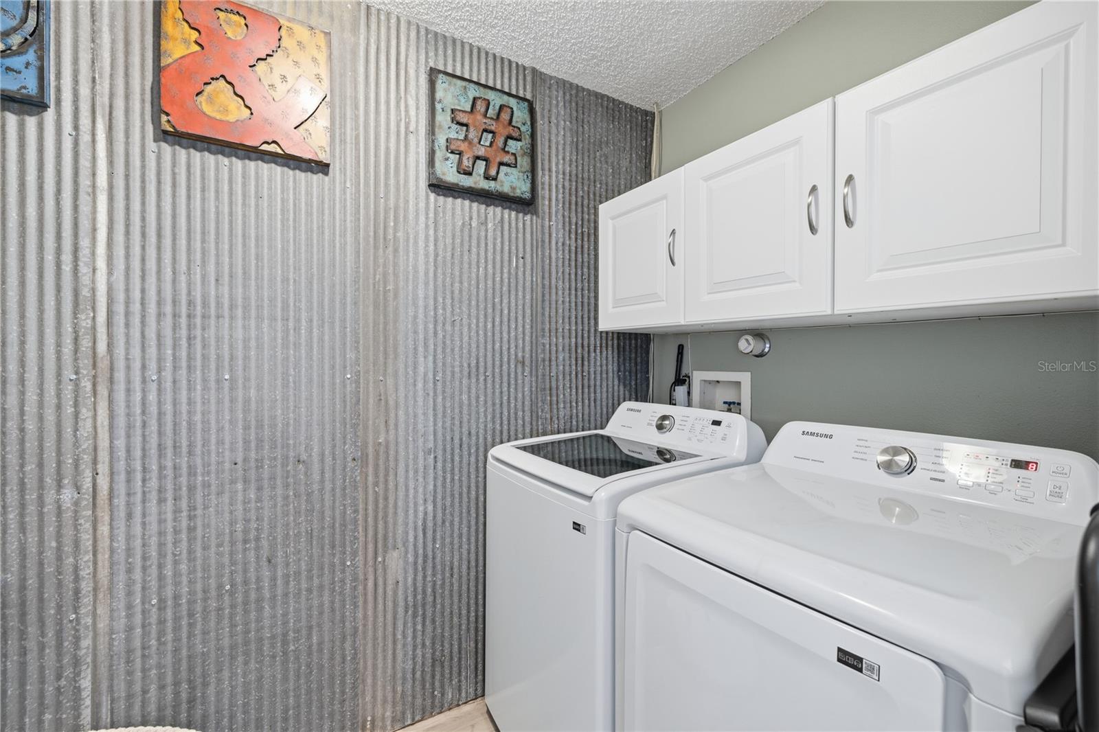 1570 CLUB DR — photo 22