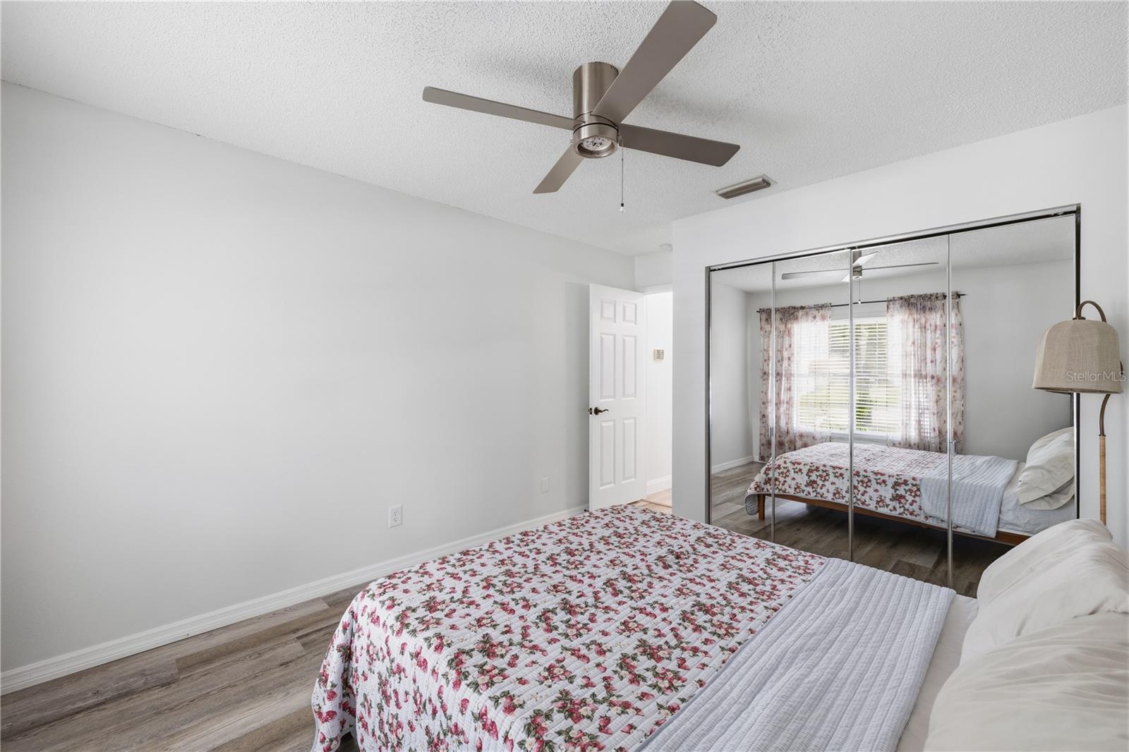 1570 CLUB DR — photo 21