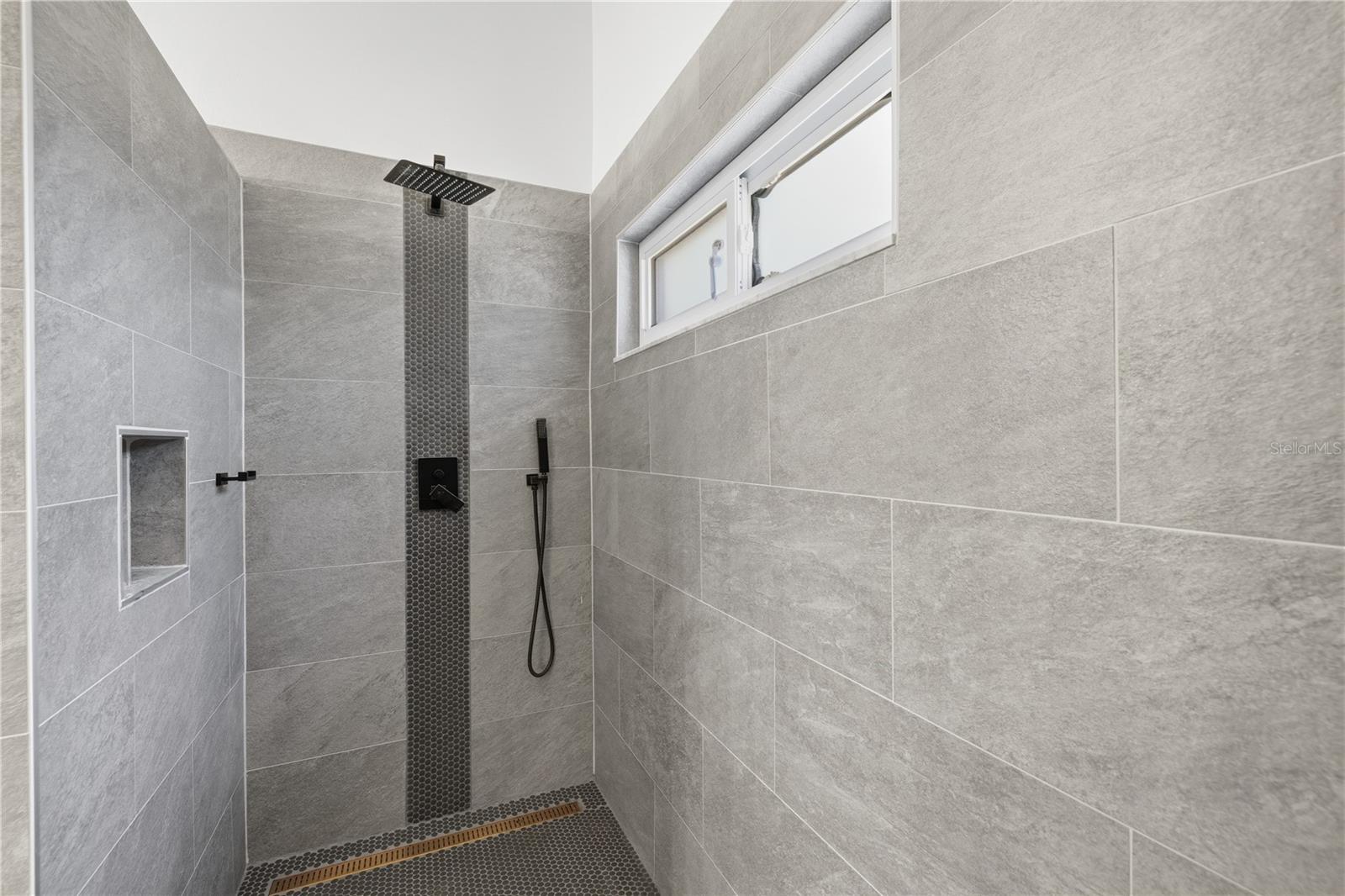 1570 CLUB DR — photo 14