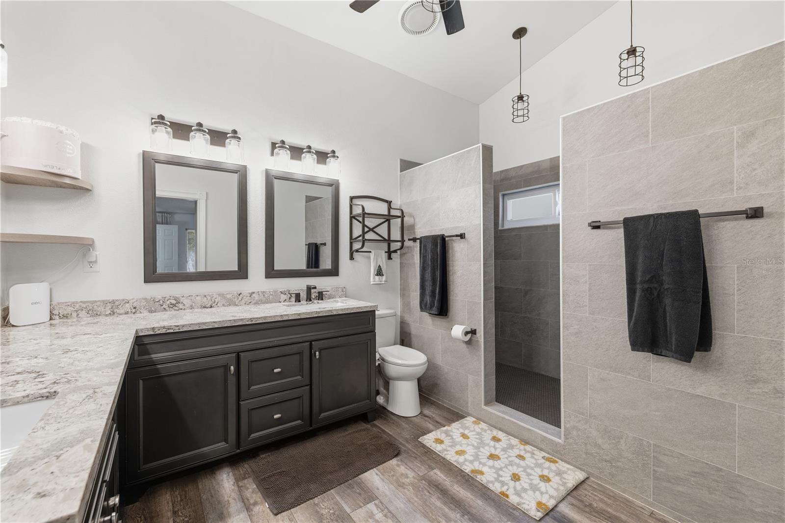 1570 CLUB DR — photo 12