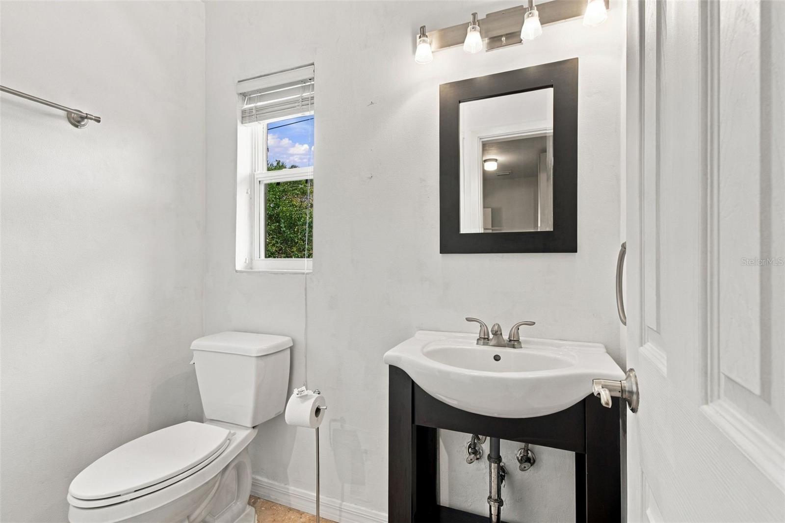 1612 SAN CHARLES DR — photo 23