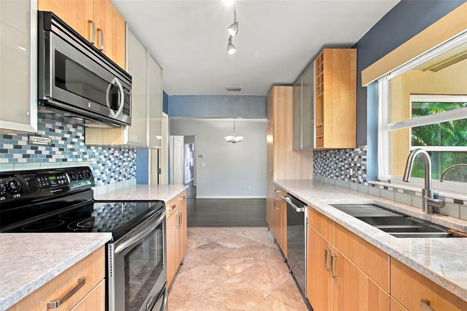 1612 SAN CHARLES DR — photo 9