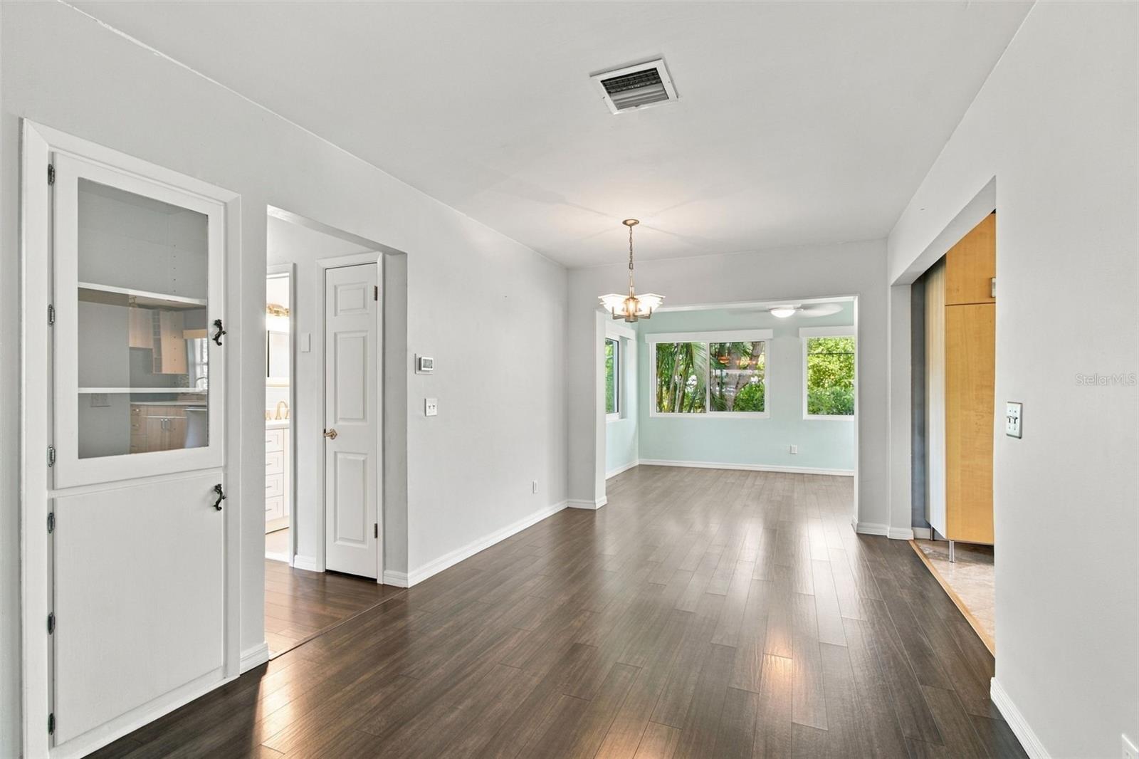 1612 SAN CHARLES DR — photo 5