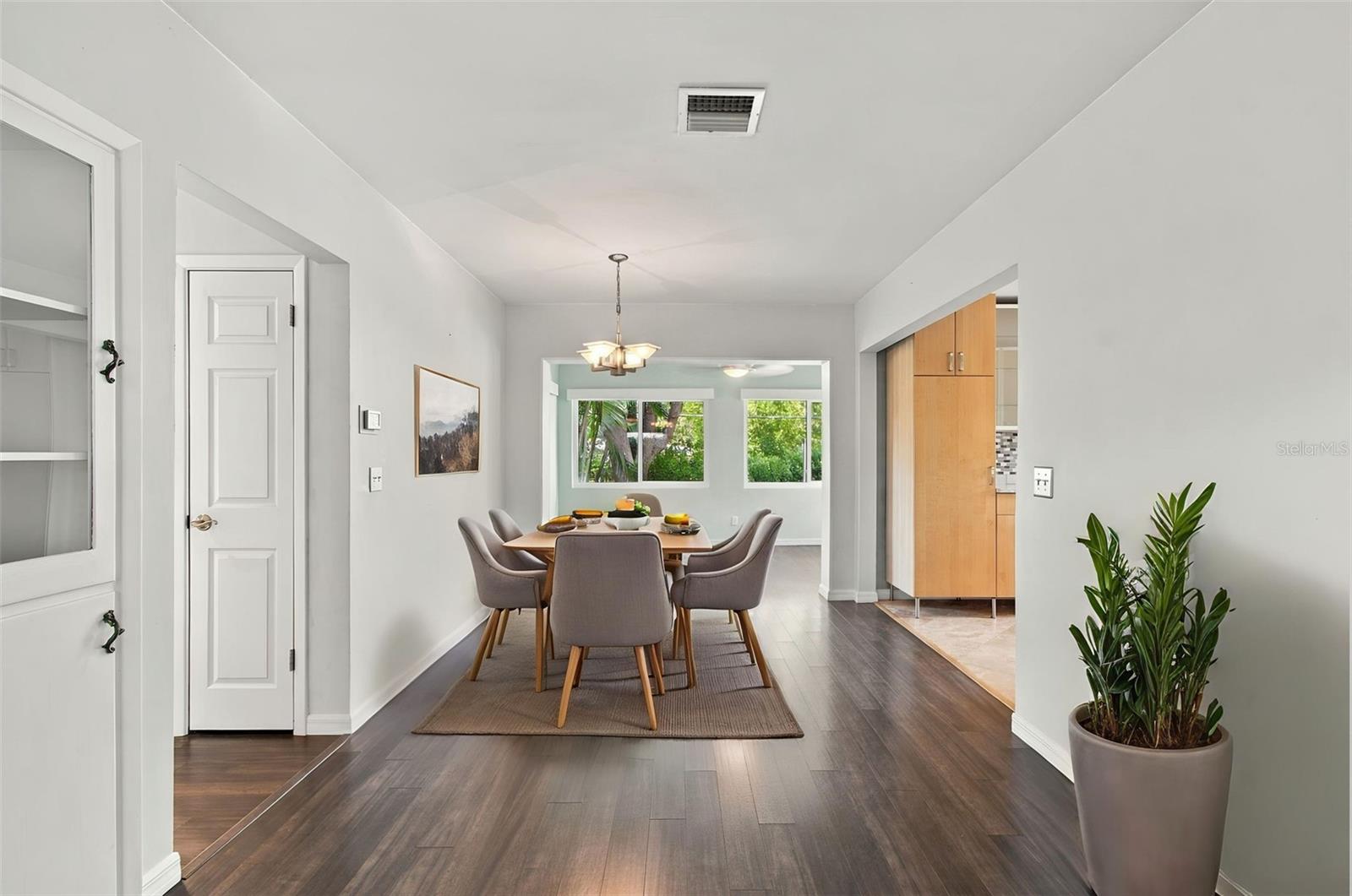 1612 SAN CHARLES DR — photo 6