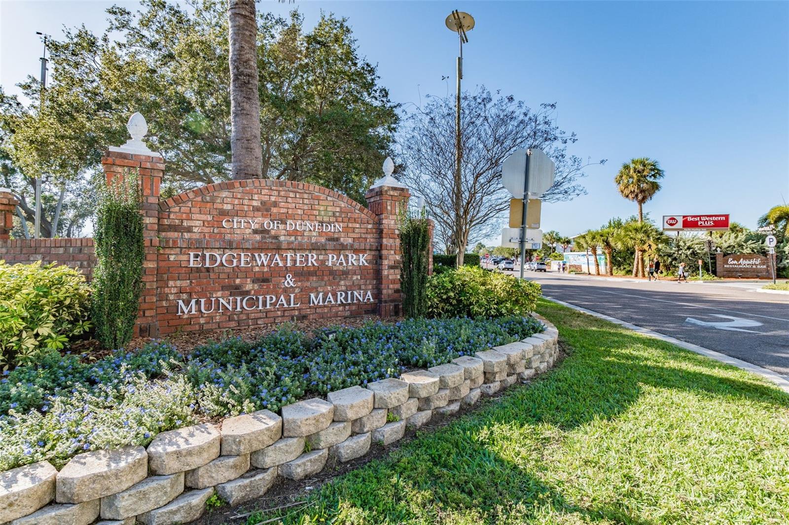 1612 SAN CHARLES DR — photo 41