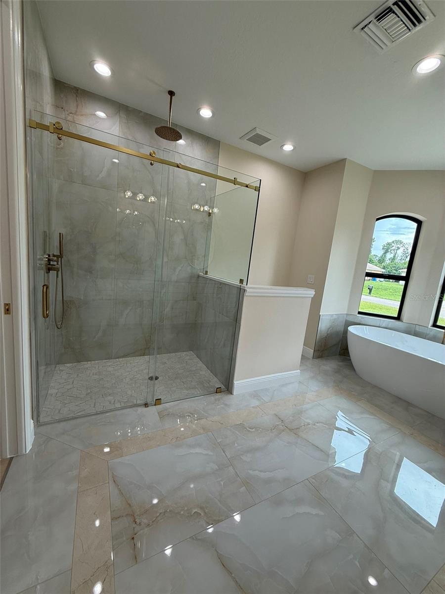 1672 LAIRD AVE — photo 20