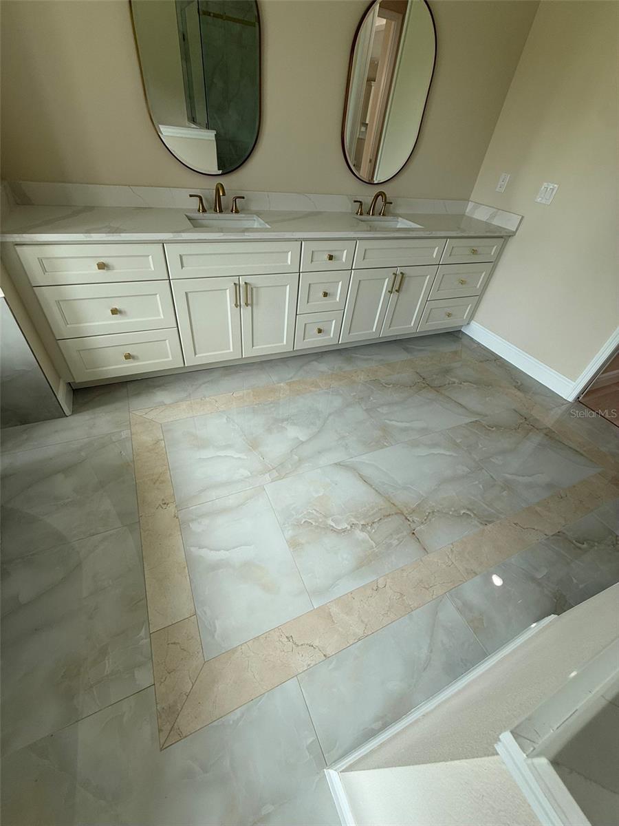 1672 LAIRD AVE — photo 31