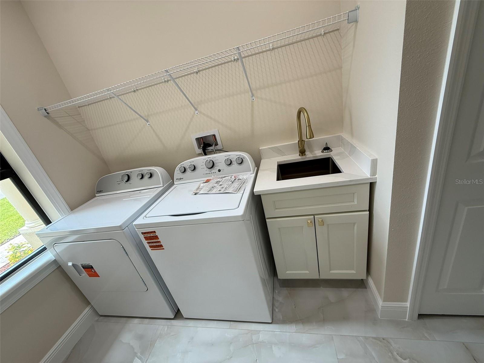 1672 LAIRD AVE — photo 44