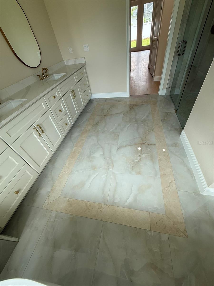 1672 LAIRD AVE — photo 30