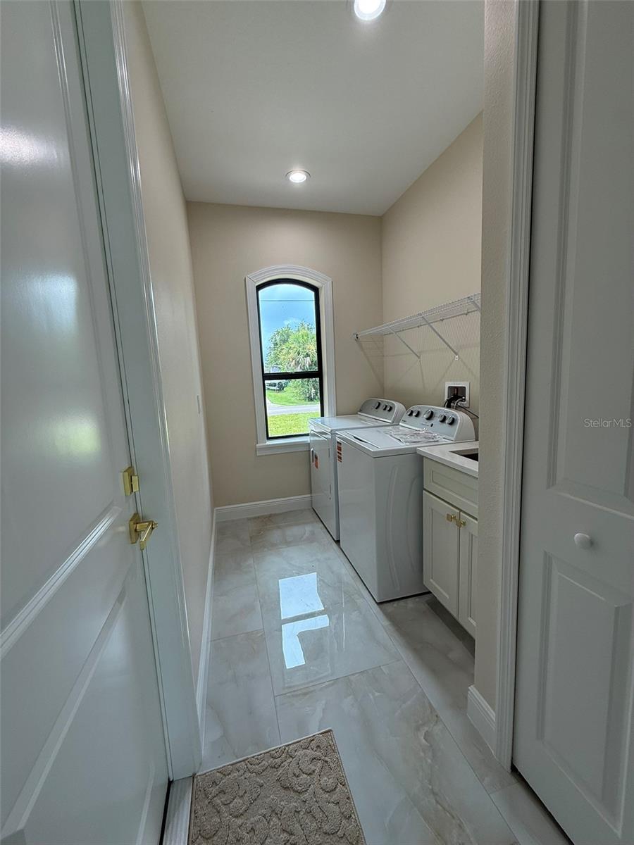 1672 LAIRD AVE — photo 34