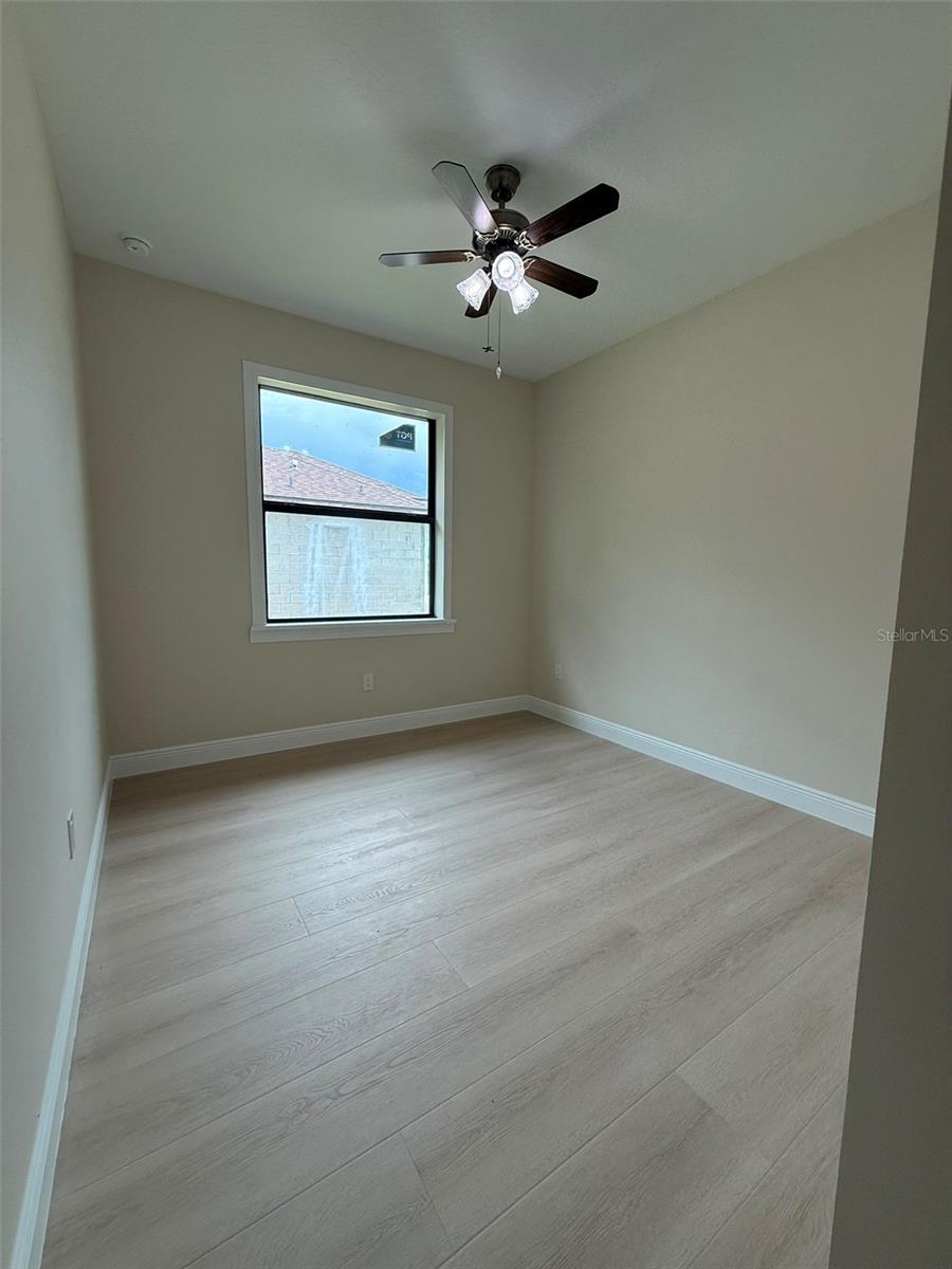 1672 LAIRD AVE — photo 36