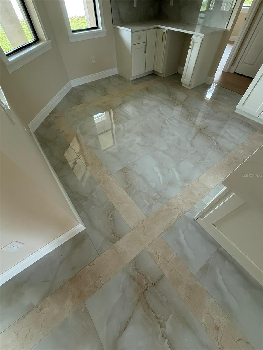 1672 LAIRD AVE — photo 40