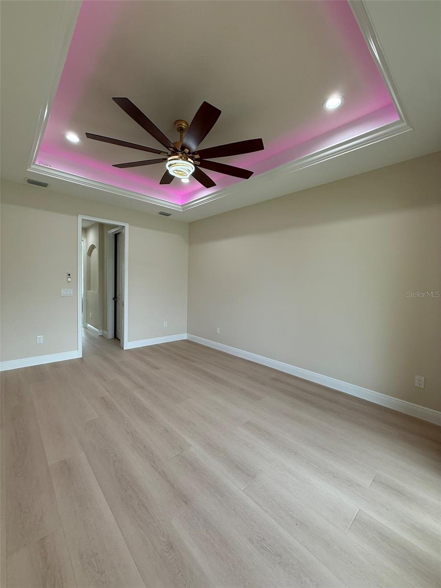 1672 LAIRD AVE — photo 28