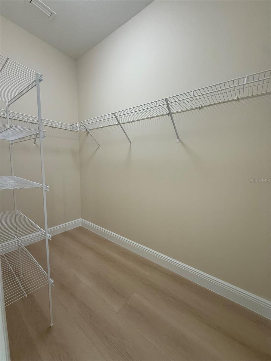 1672 LAIRD AVE — photo 23