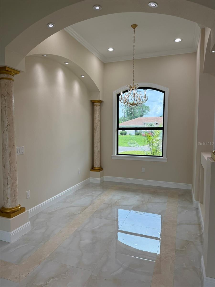 1672 LAIRD AVE — photo 8