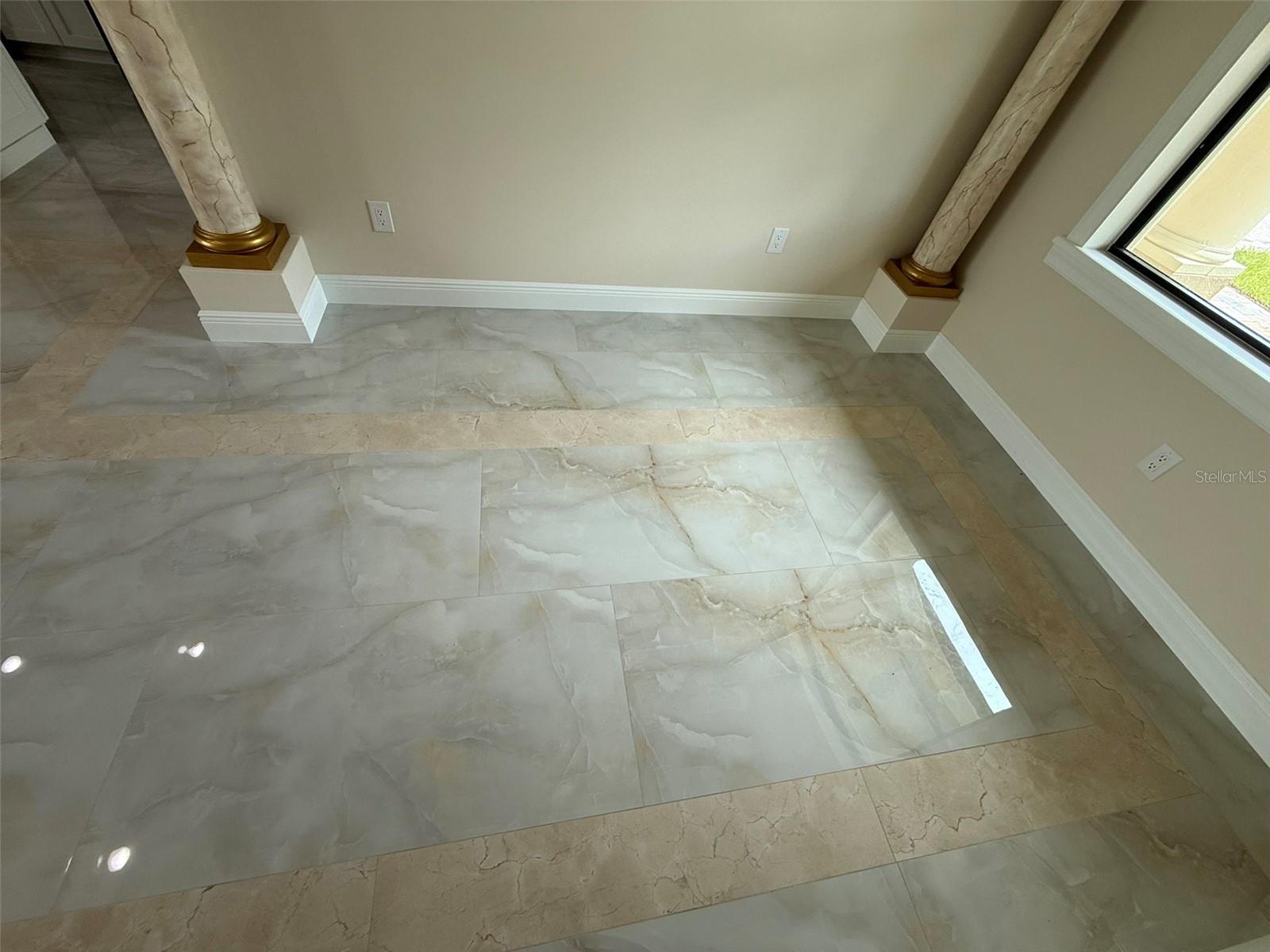 1672 LAIRD AVE — photo 38