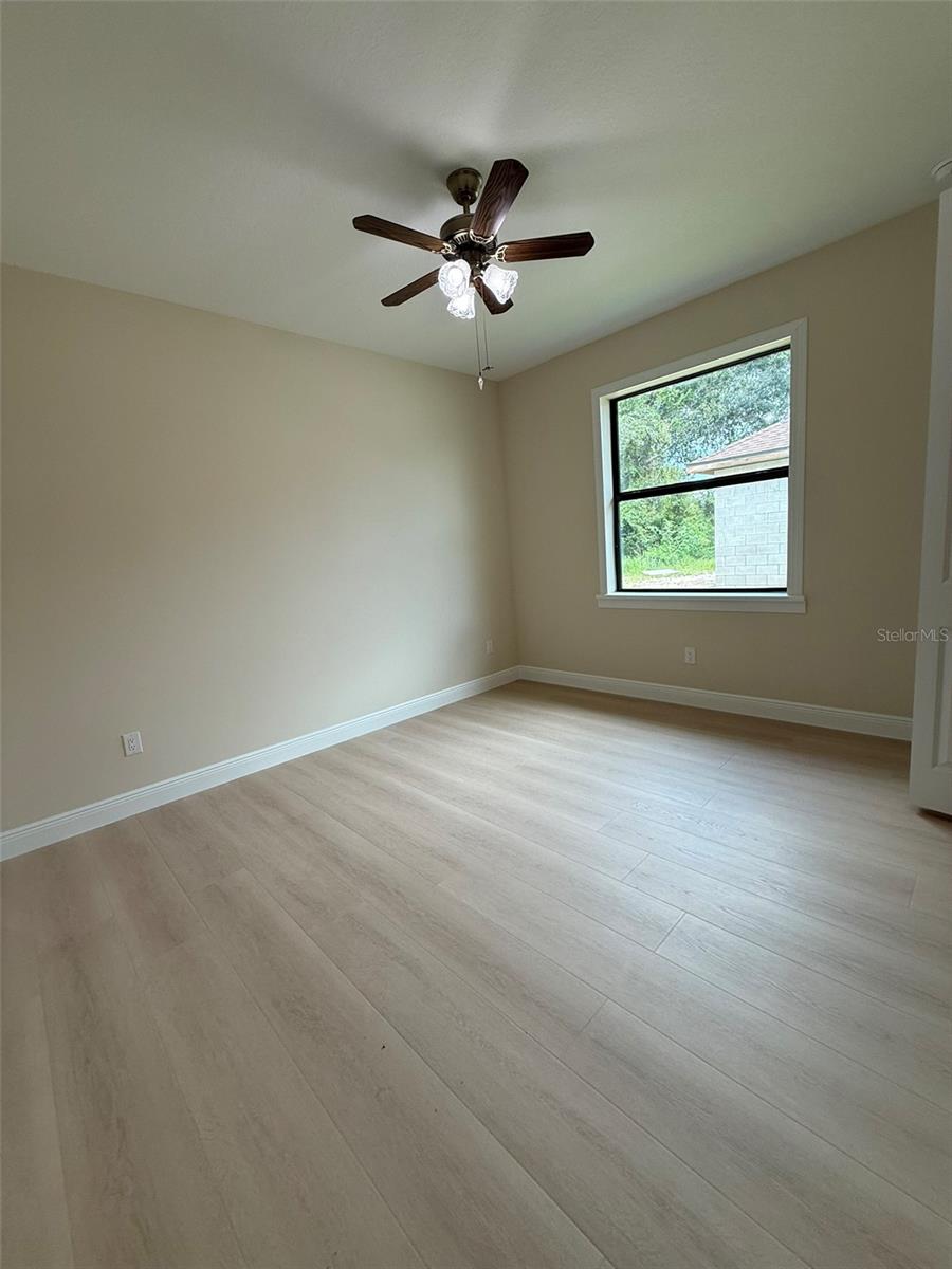 1672 LAIRD AVE — photo 32