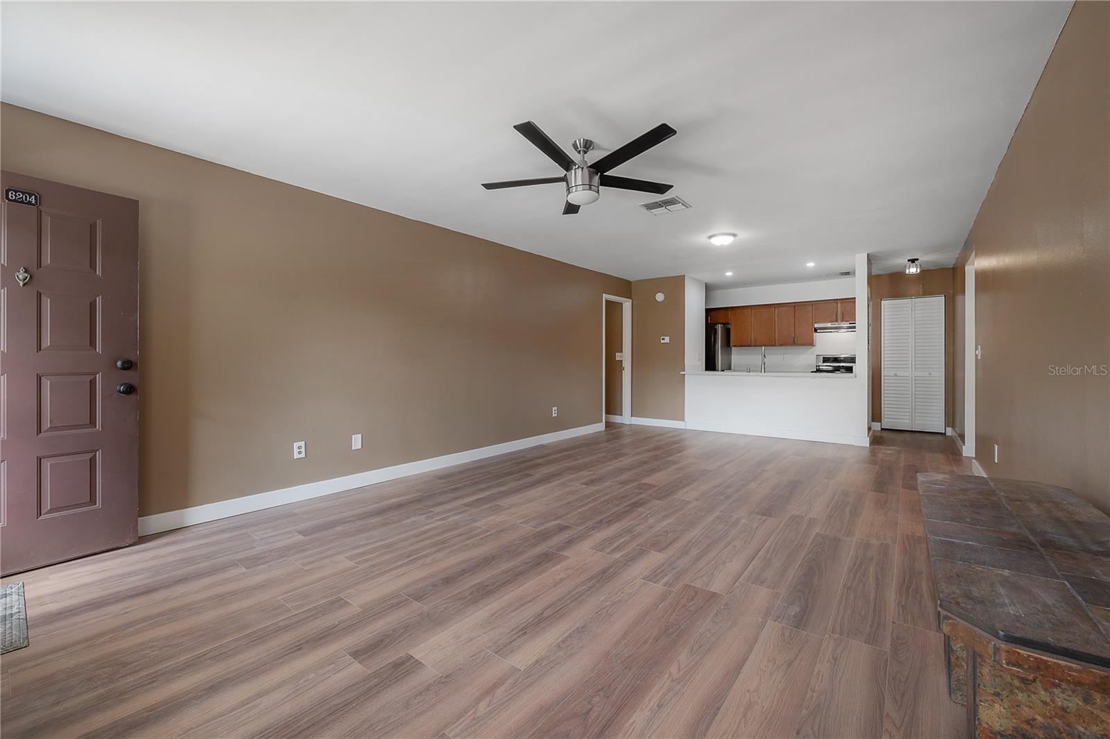 13608 S VILLAGE DR #6204 — photo 6