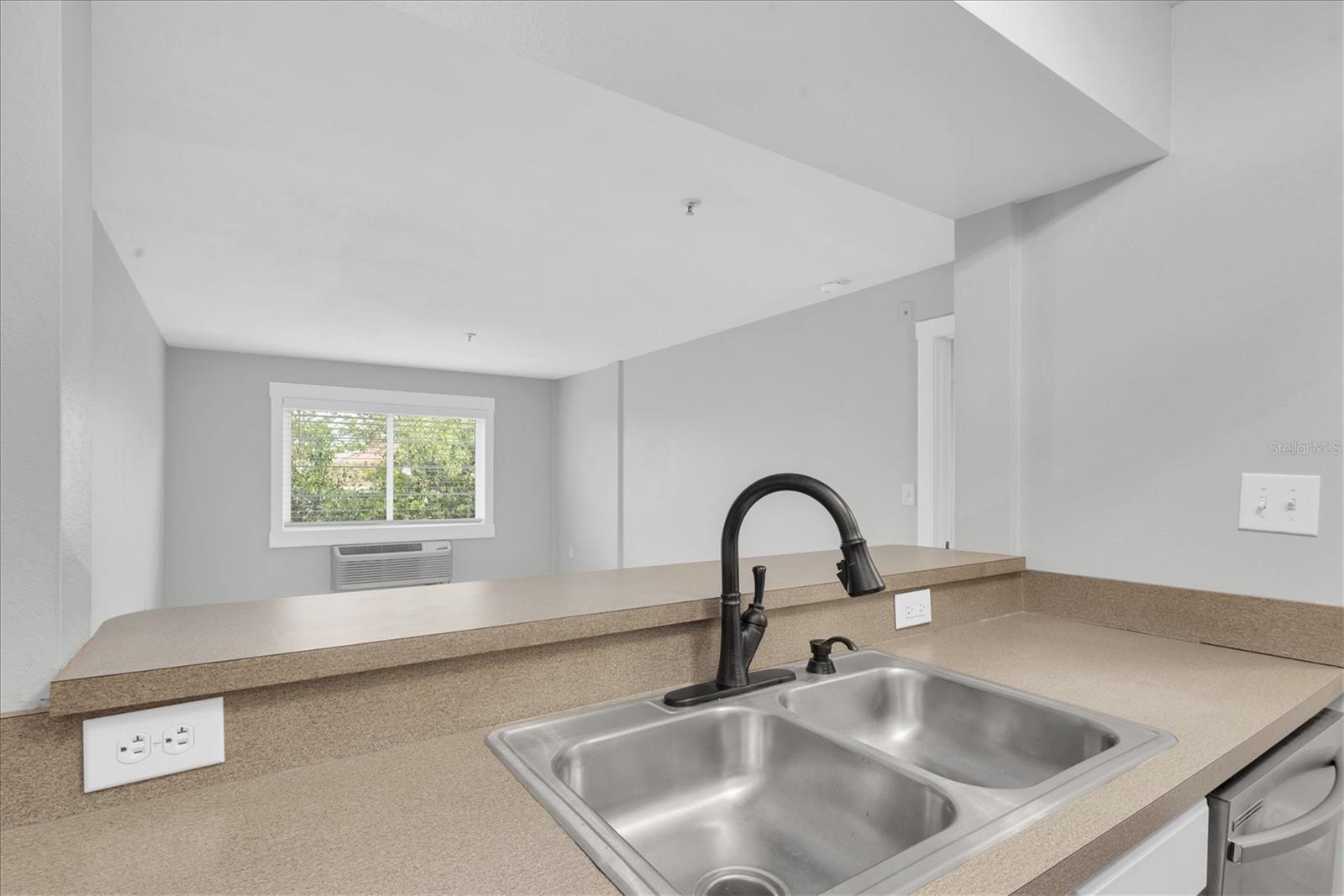 406 W CEDAR ST #403 — photo 6