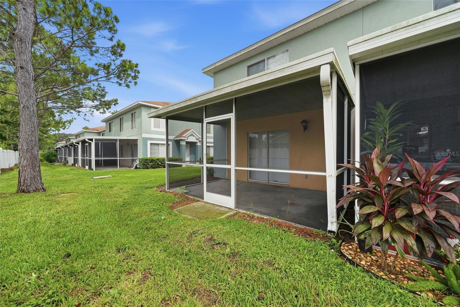 2039 FLUORSHIRE DR — photo 25