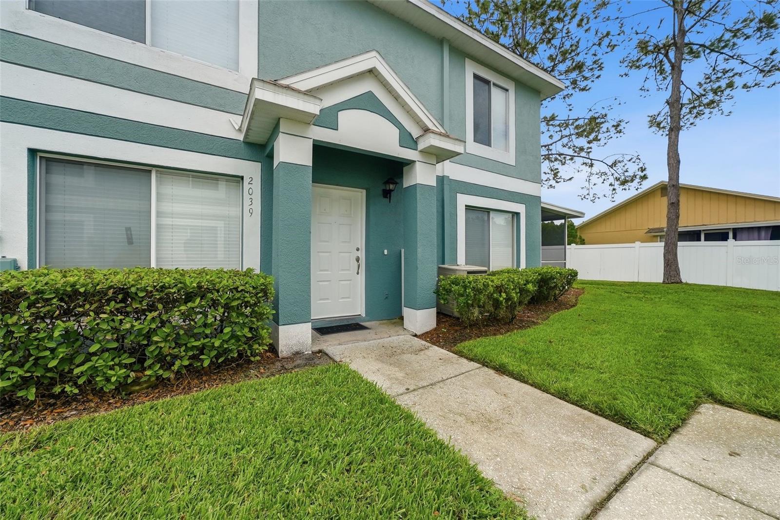 2039 FLUORSHIRE DR — photo 2