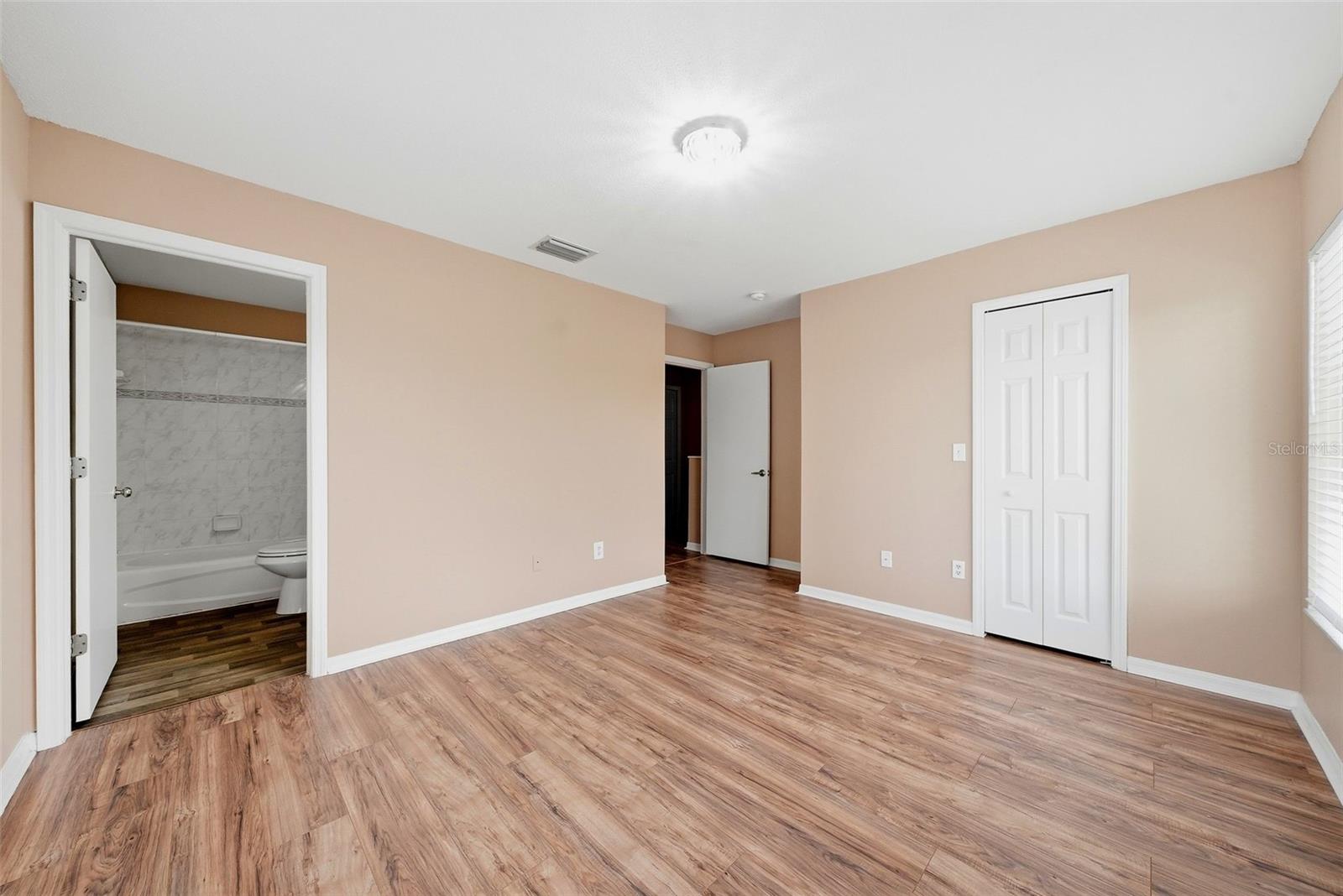 2039 FLUORSHIRE DR — photo 14