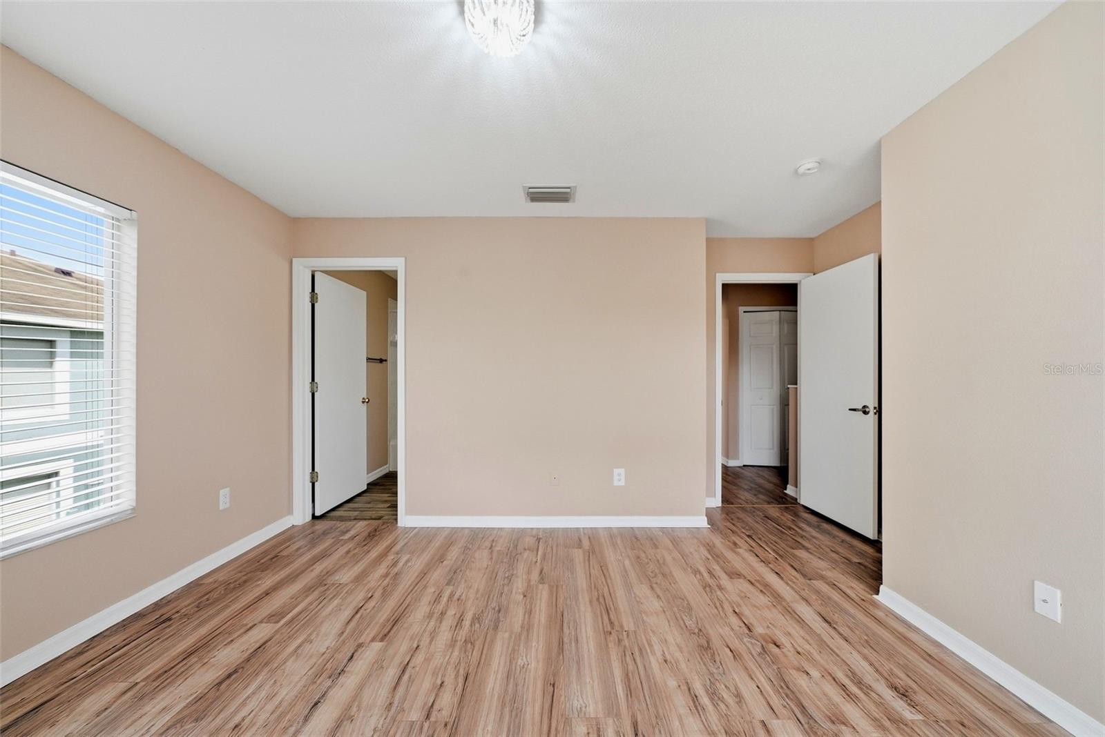 2039 FLUORSHIRE DR — photo 15