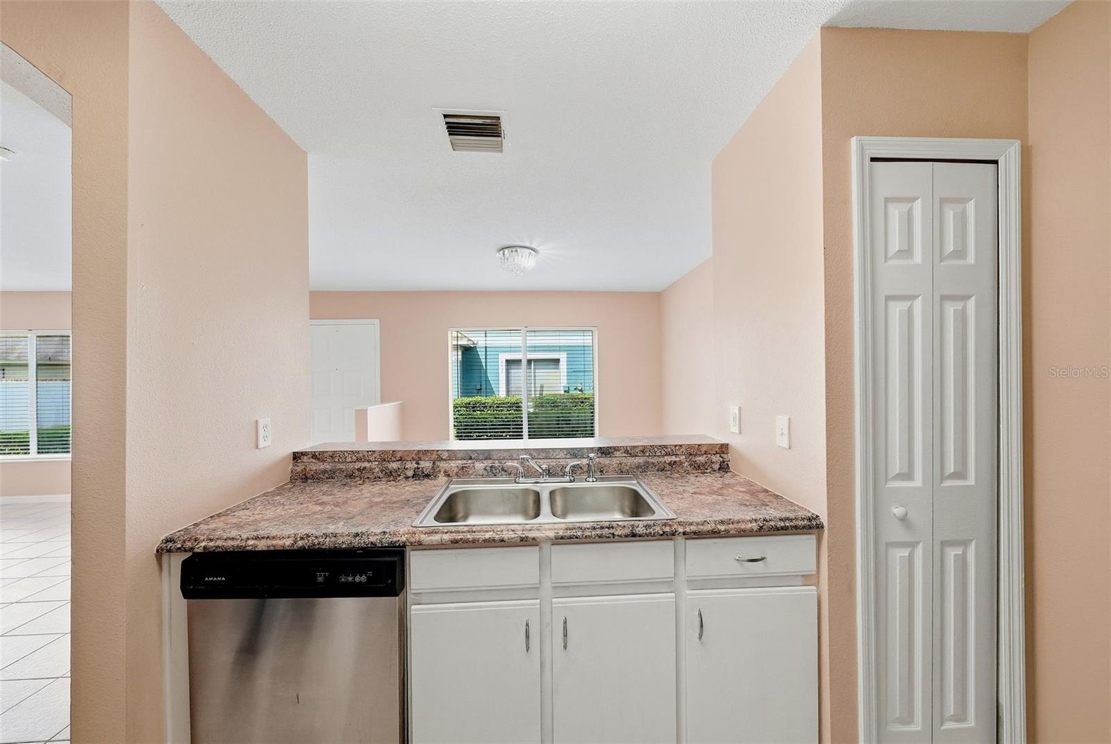 2039 FLUORSHIRE DR — photo 10