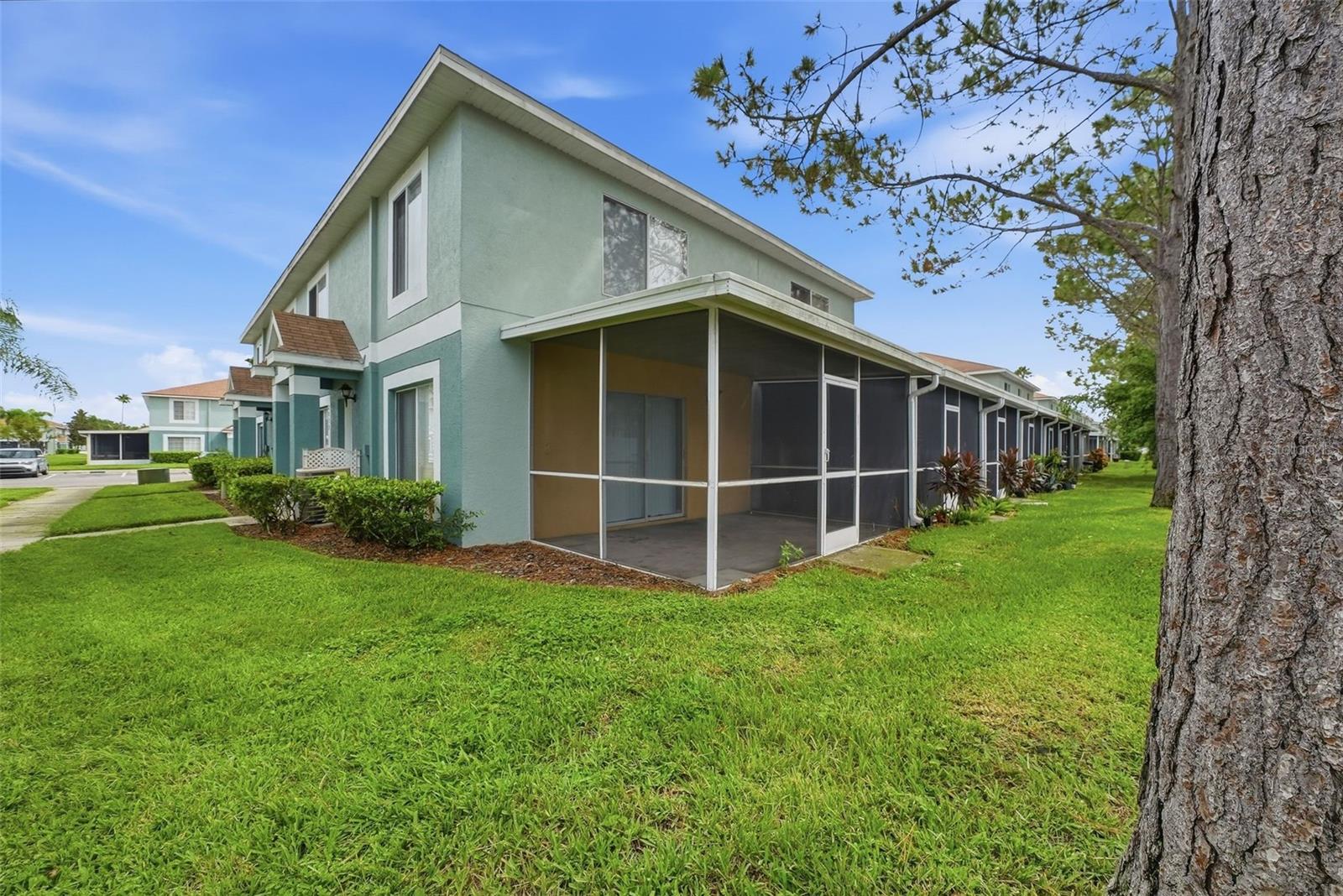 2039 FLUORSHIRE DR — photo 24