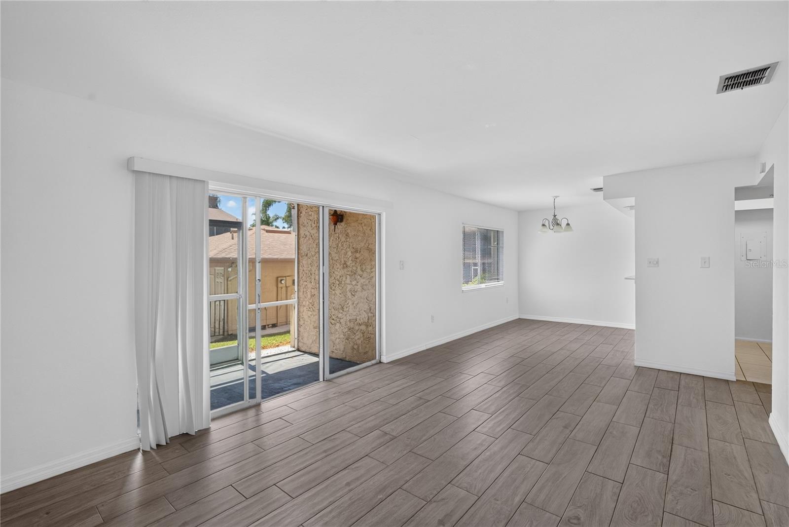 1575 GREENLEA DR #9 — photo 13