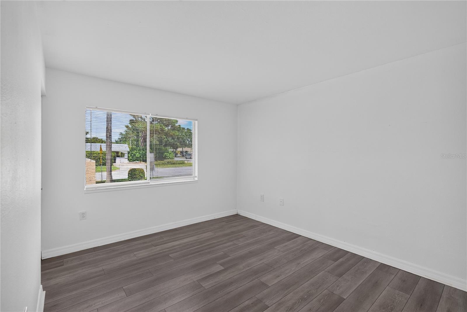 1575 GREENLEA DR #9 — photo 17