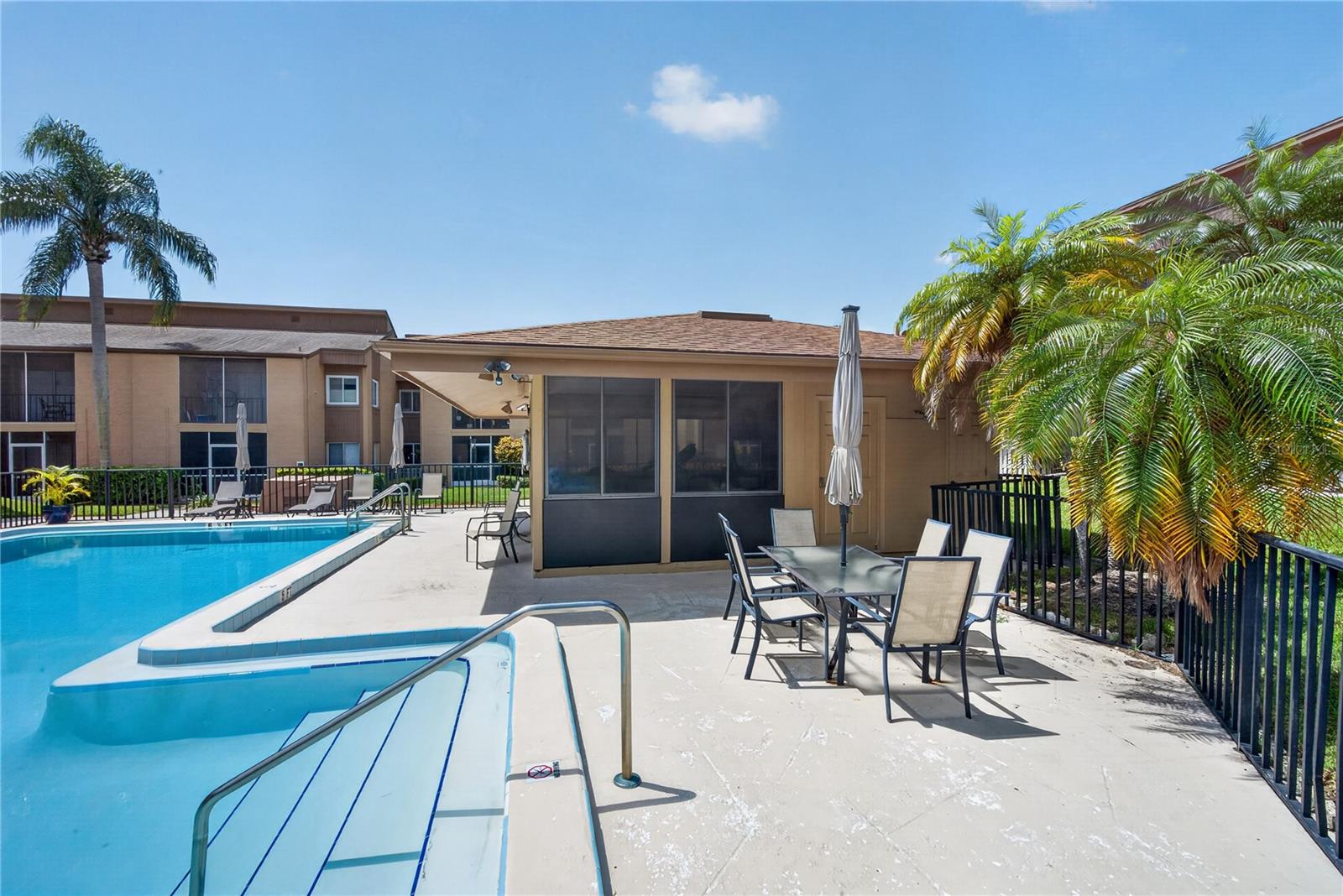 1575 GREENLEA DR #9 — photo 24